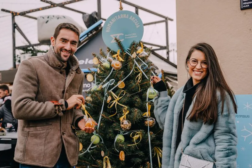 Árvore de Natal-Mercado de Natal-Croácia - Fuliranje
