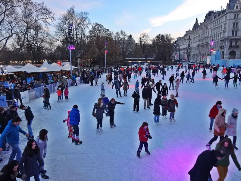 Christkindlmarkt Rathausplatz Ice Skating