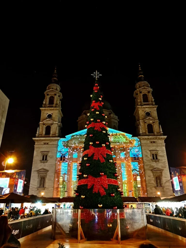 árvore de natal Adventi Ünnep a Bazilikánál - Budapeste - Hungria - Mercado de Natal