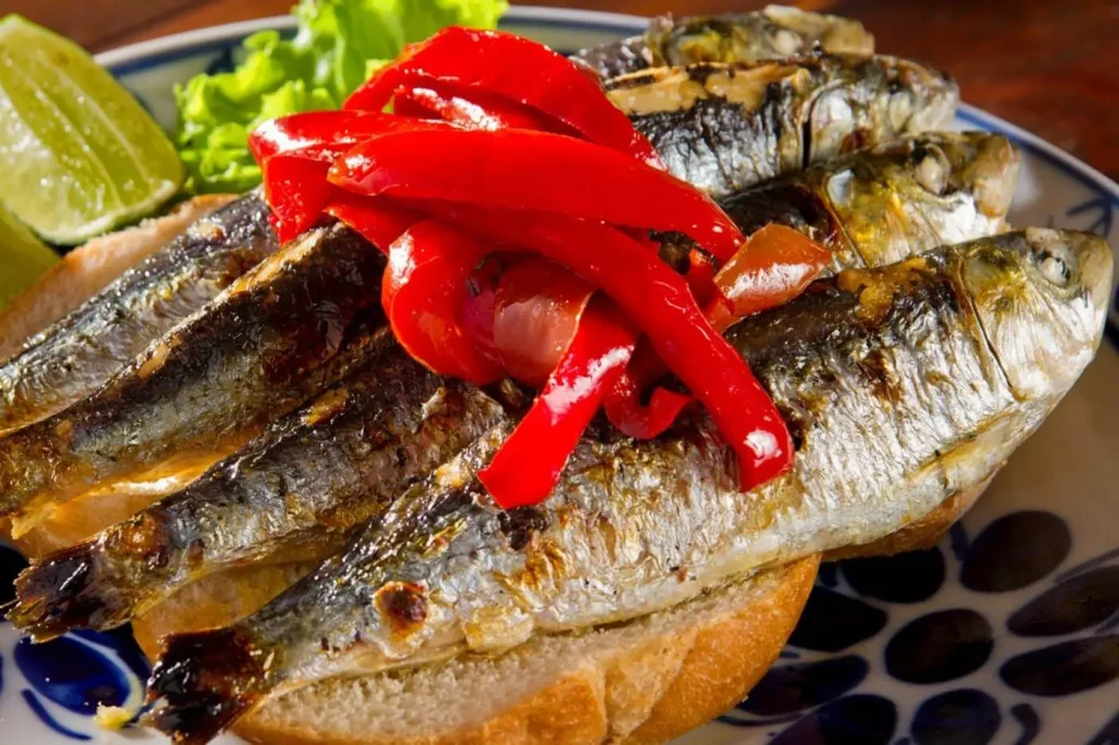 Sardinha Assada com Pão - Pratos típicos Portugueses
