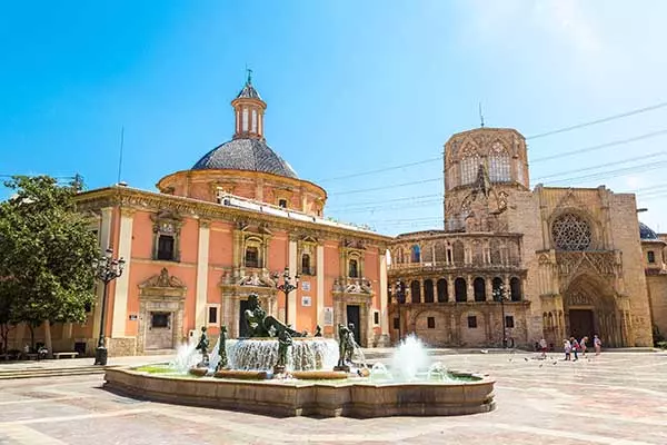 Praça de La Virgin em Valência, a Cidade Surpresa
